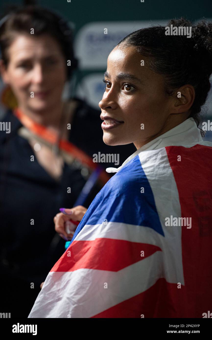 Jazmin Sawyers of Great Britain & NI intervistato dalla BBC dopo aver vinto la finale femminile di long jump ai Campionati europei di atletica indoor alla Ataköy Athletics Arena di Istanbul, Türkiye. Foto di Gary Mitchell Foto Stock