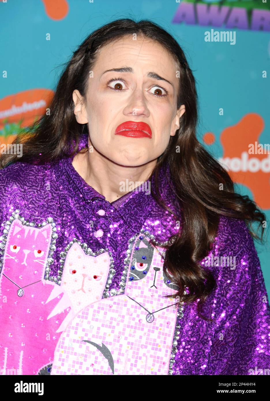 LOS ANGELES, CALIFORNIA - MARZO 04: Colleen Ballinger, vestito come Miranda canta ai Nickelodeon's 2023 Kids' Choice Awards al Microsoft Theater ON Foto Stock