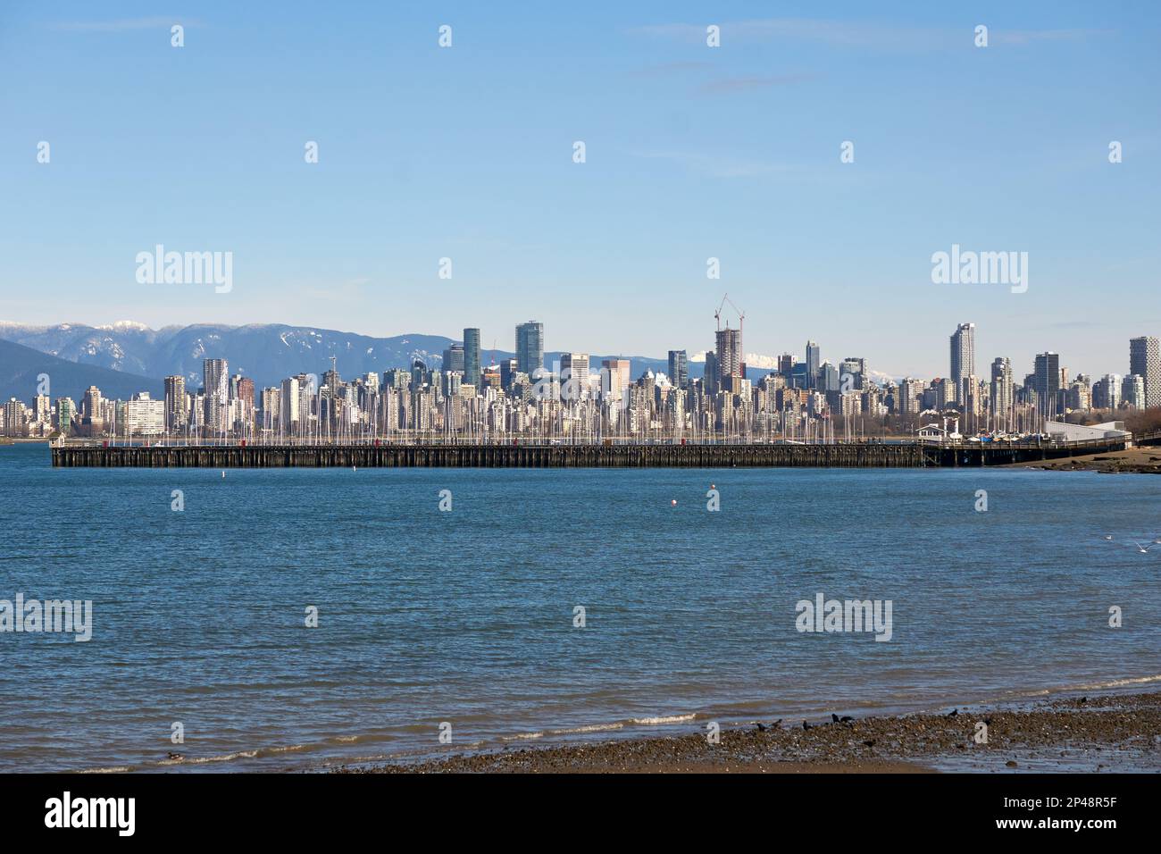 Skyline della città di Vancouver da Jericho Beach in inverno, Vancouver, British Columbia, Canada Foto Stock
