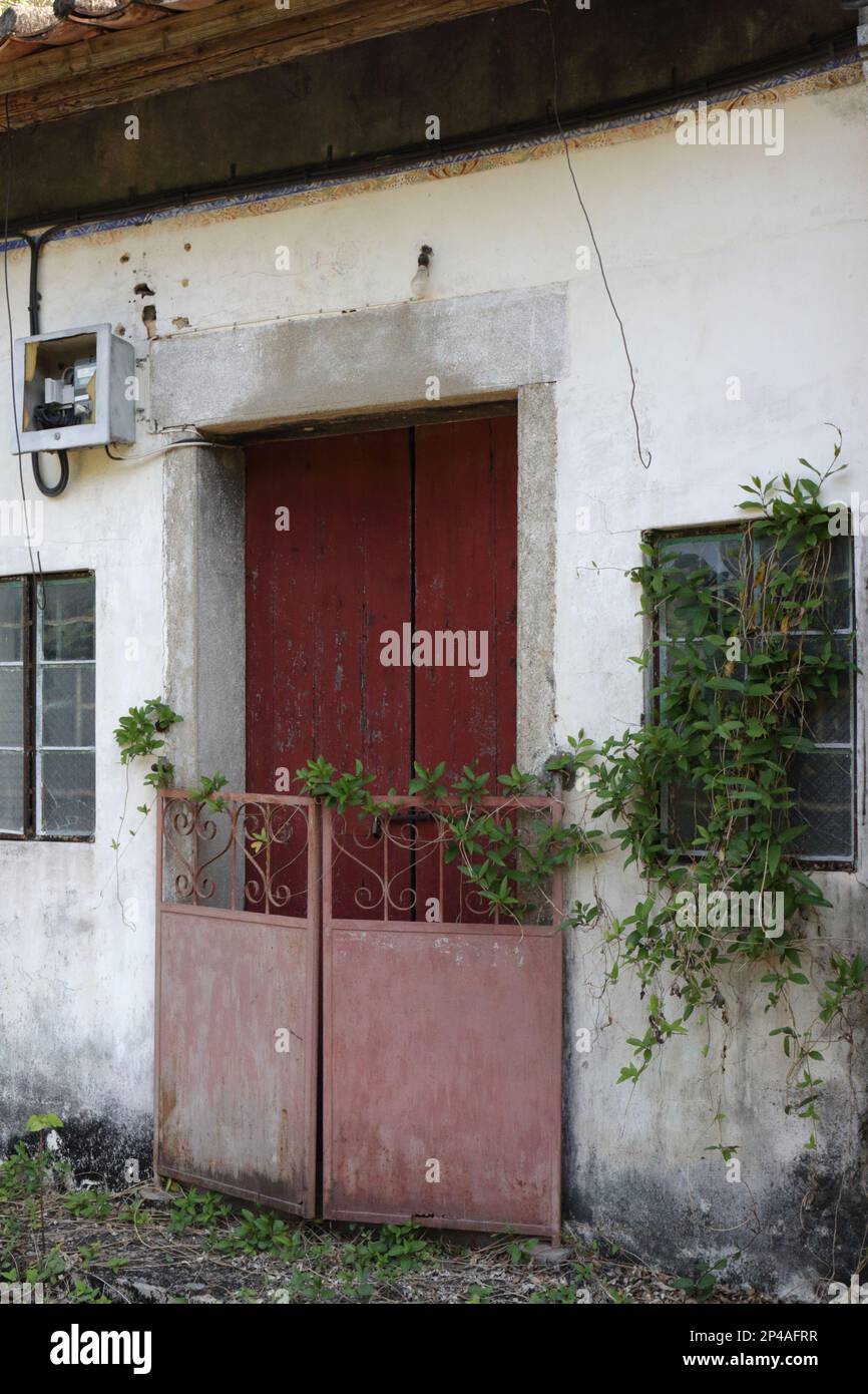 Vecchie case a Yi al villaggio, vicino Kuk po Village, una zona spopolata nel nord-est dei nuovi territori, Hong Kong Foto Stock