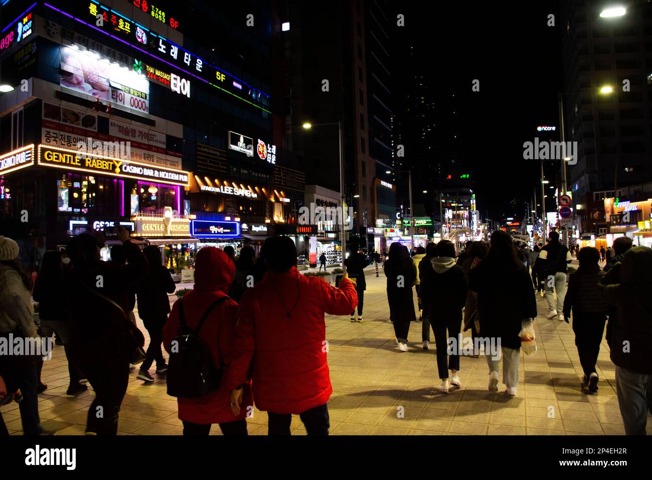 Haeundae tradizionale mercato notturno di strada food​ a Gyeongsangnam-do città per la gente coreana e i viaggiatori stranieri in viaggio visita e selezionare mangiare bevande in Foto Stock