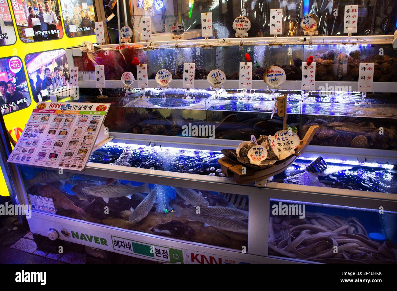 Haeundae tradizionale mercato notturno di strada food​ a Gyeongsangnam-do città per la gente coreana e i viaggiatori stranieri in viaggio visita e selezionare mangiare bevande in Foto Stock