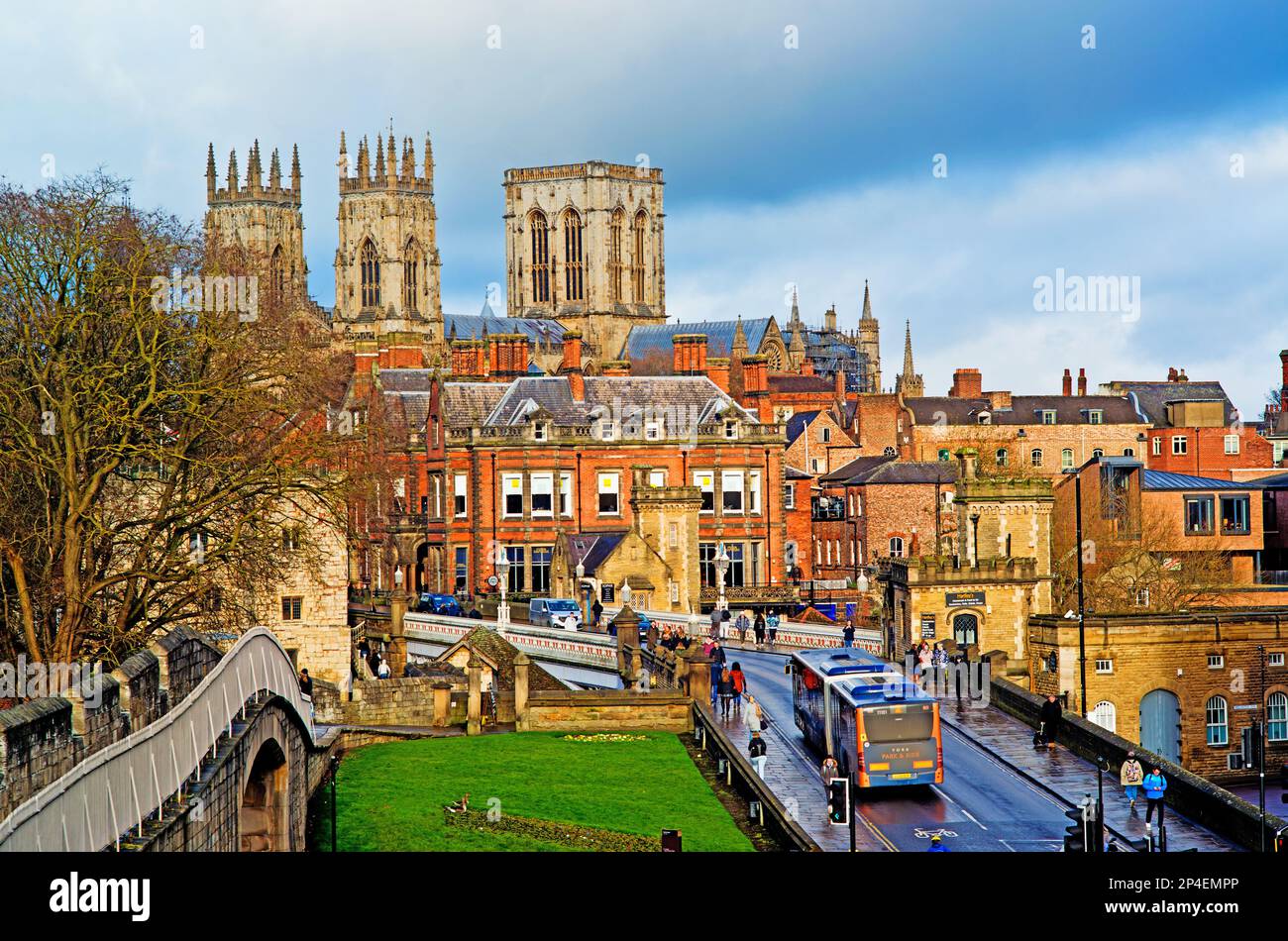 York Minster forma le mura della città, York, Inghilterra Foto Stock