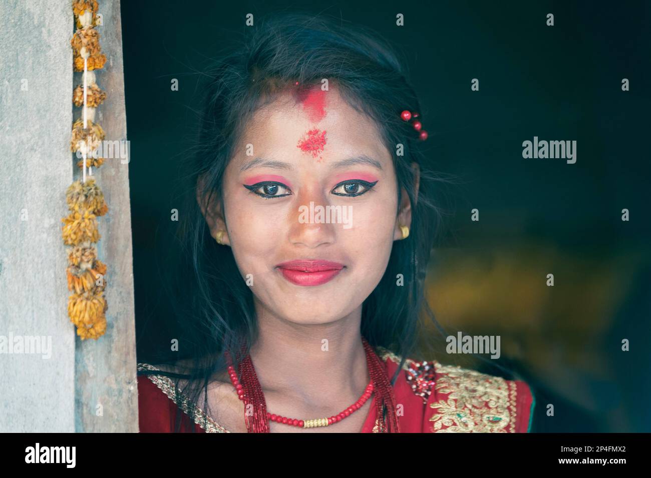 Donna nepalese di Tharu gruppo etnico, ritratto, Chitwan, Nepal Foto Stock