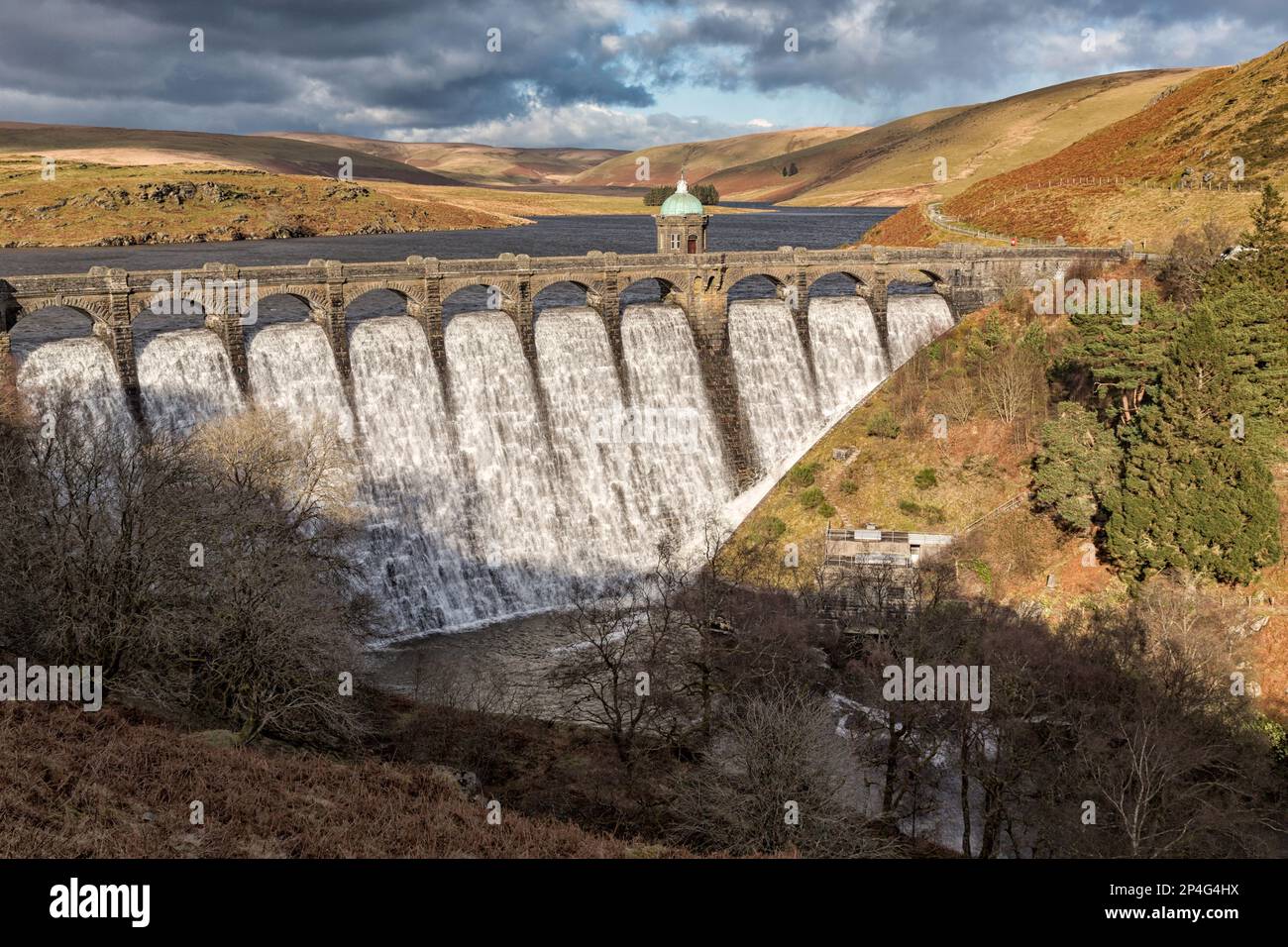 Vista della diga, Craig Goch Dam, Elan River, Elan Valley, Rhayader, Powys, Mid Wales, Regno Unito Foto Stock