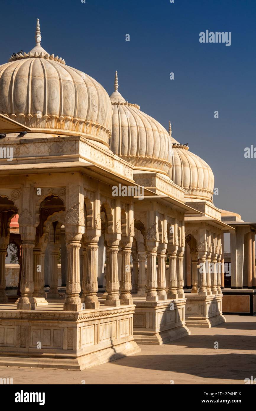 India, Rajasthan, Bikaner, Devikund Chhatri, Royal crematorium, monumenti commemorativi di marble royal Foto Stock