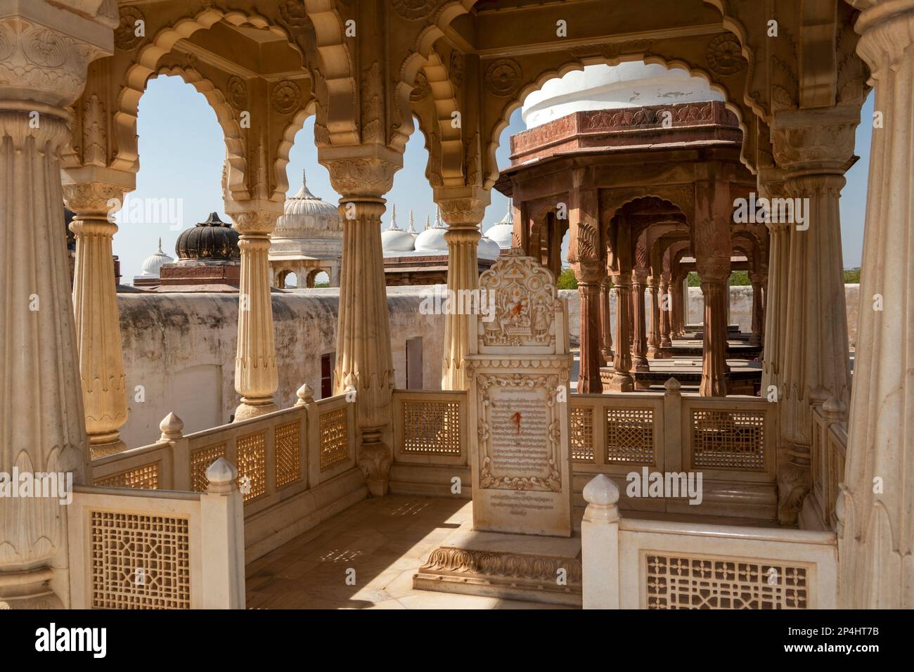 India, Rajasthan, Bikaner, Devikund Chhatri, Royal crematorium, memoriale reale Foto Stock