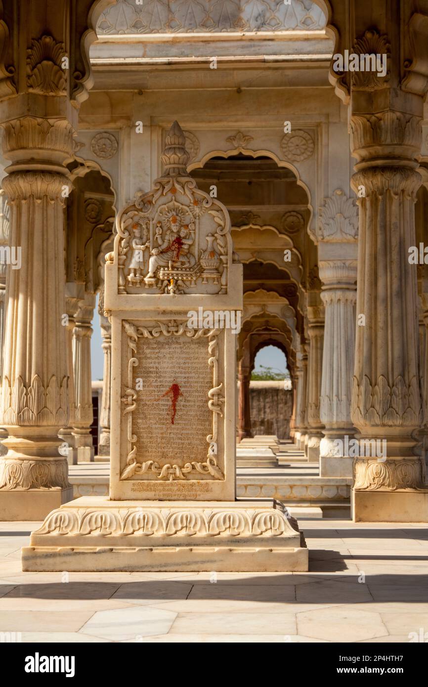 India, Rajasthan, Bikaner, Devikund Chhatri, Royal crematorium, monumento reale di marmo Foto Stock