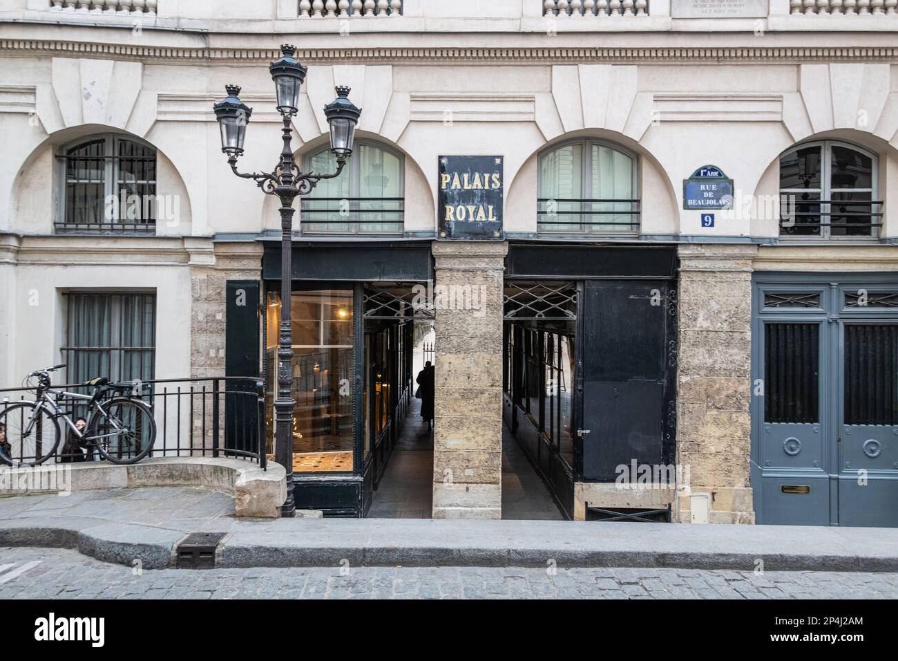 Passage du Perron da Rue de Beaujolais nel 1st° arrondissement di Parigi. Foto Stock