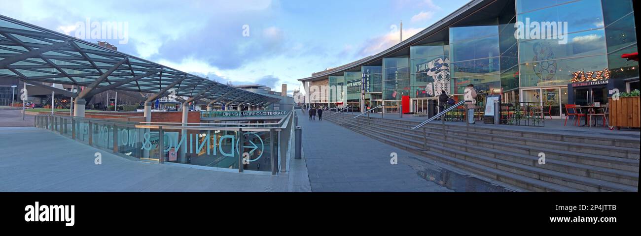 Terrazza panoramica al piano superiore, ristorante all'ultimo piano a Liverpool One, ristoranti, cinema Odeon, Zizzi, TGI Fridays, Five Guys, Paradise Street, L1 8JQ Foto Stock
