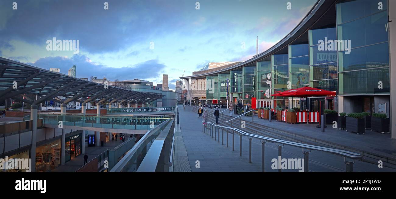 Terrazza panoramica al piano superiore, ristorante all'ultimo piano a Liverpool One, ristoranti, cinema Odeon, Zizzi, TGI Fridays, Five Guys, Paradise Street, L1 8JQ Foto Stock