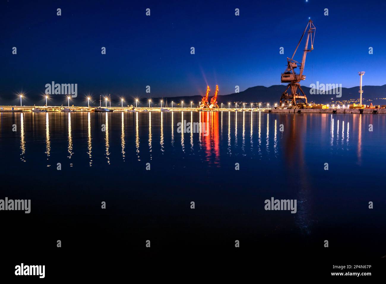 CROAZIA : PORTO DI RIJEKA DI NOTTE Foto Stock