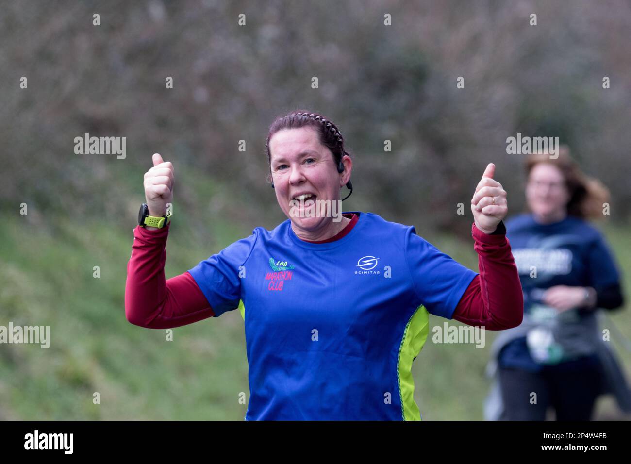 Eastbourne, Regno Unito. 5th marzo, 2023. Corridori che passano il punto di 4 miglia nella mezza maratona di Eastbourne. Credit: Newpics UK South/Alamy Live News Foto Stock