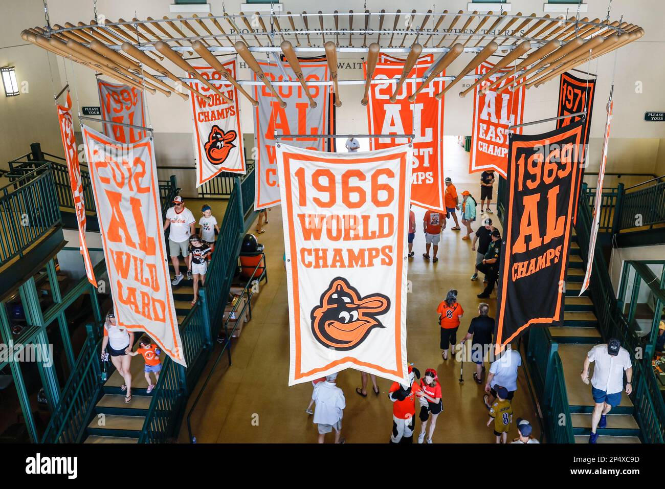 Sarasota FL USA; Una visione generale dei banners dei Baltimore Orioles come visto durante un gioco di allenamento primaverile della MLB contro gli Atlanta Braves a ed Smith sta Foto Stock