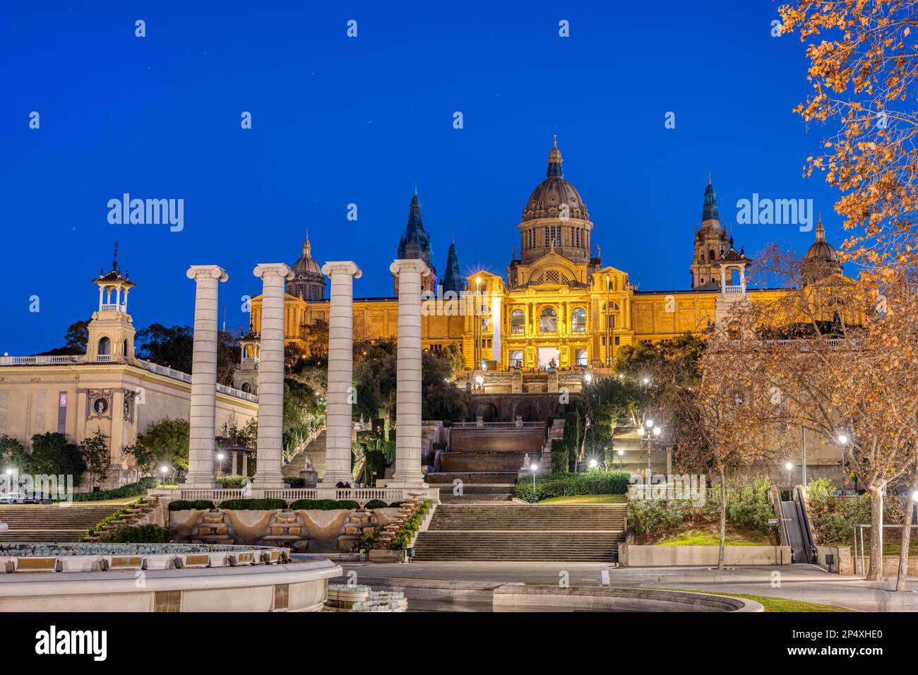 Il Palazzo Nazionale sulla montagna Montjuic a Barcellona, Spagna, di notte Foto Stock