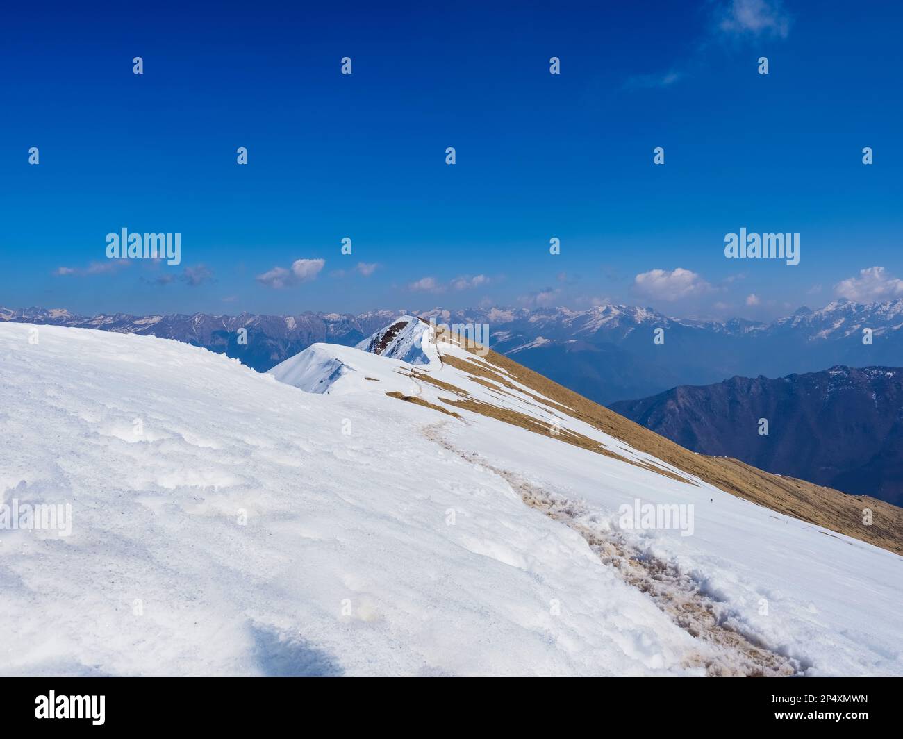 Sentiero sulla catena montuosa del Pizzo Baciamorti Foto Stock