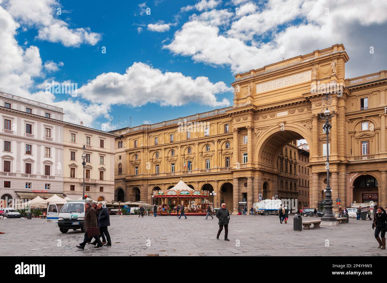 Piazza della Repubblica e il suo arco trionfale a Firenze, Toscana in Italia Foto Stock