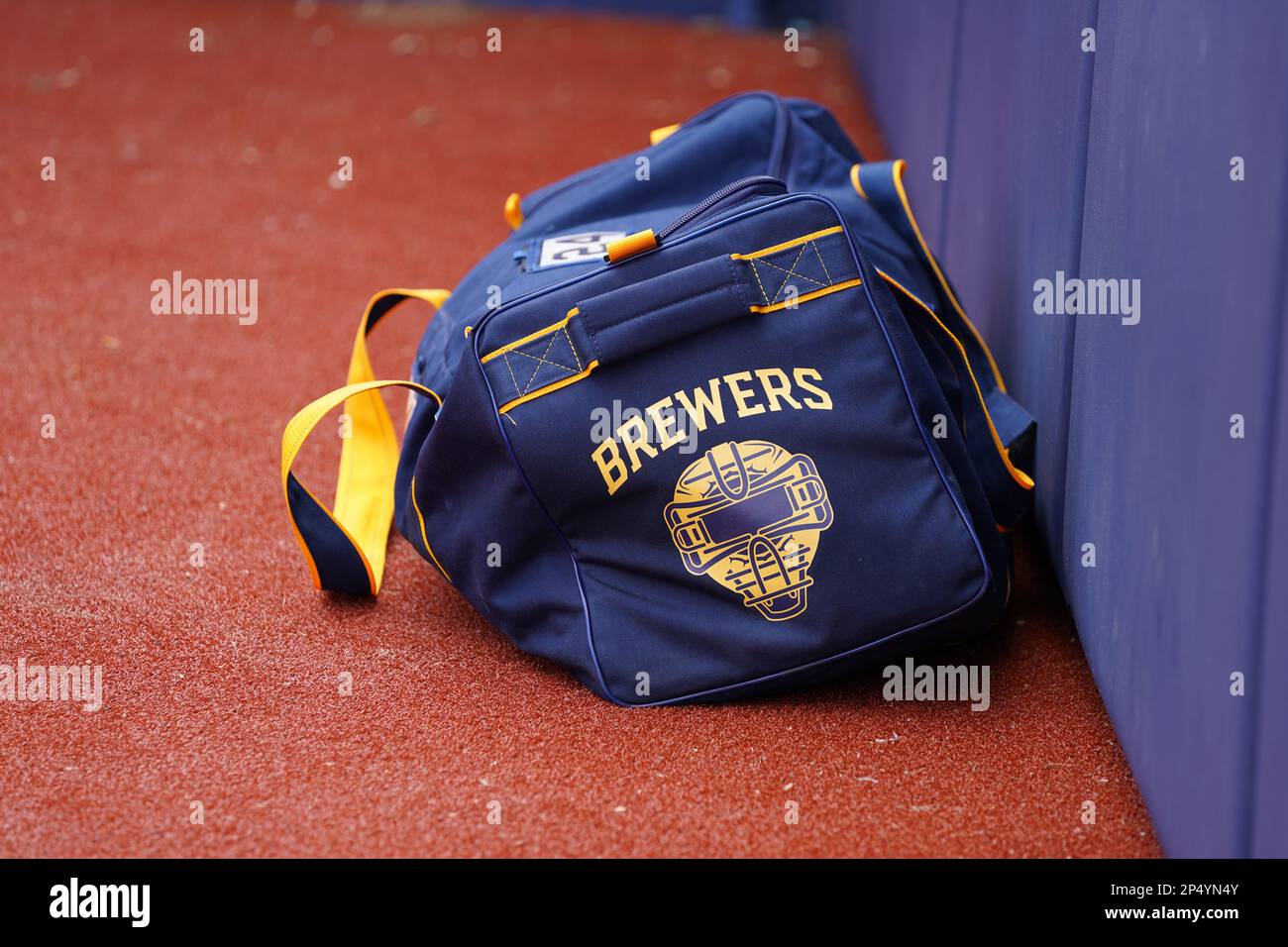 Borsa da baseball Milwaukee Brewers presso l'American Family Fields di Phoenix, 2 marzo 2023. I Rangers sconfissero i Brewers 7-4. (Scott Finkelmeyer / immagine o Foto Stock