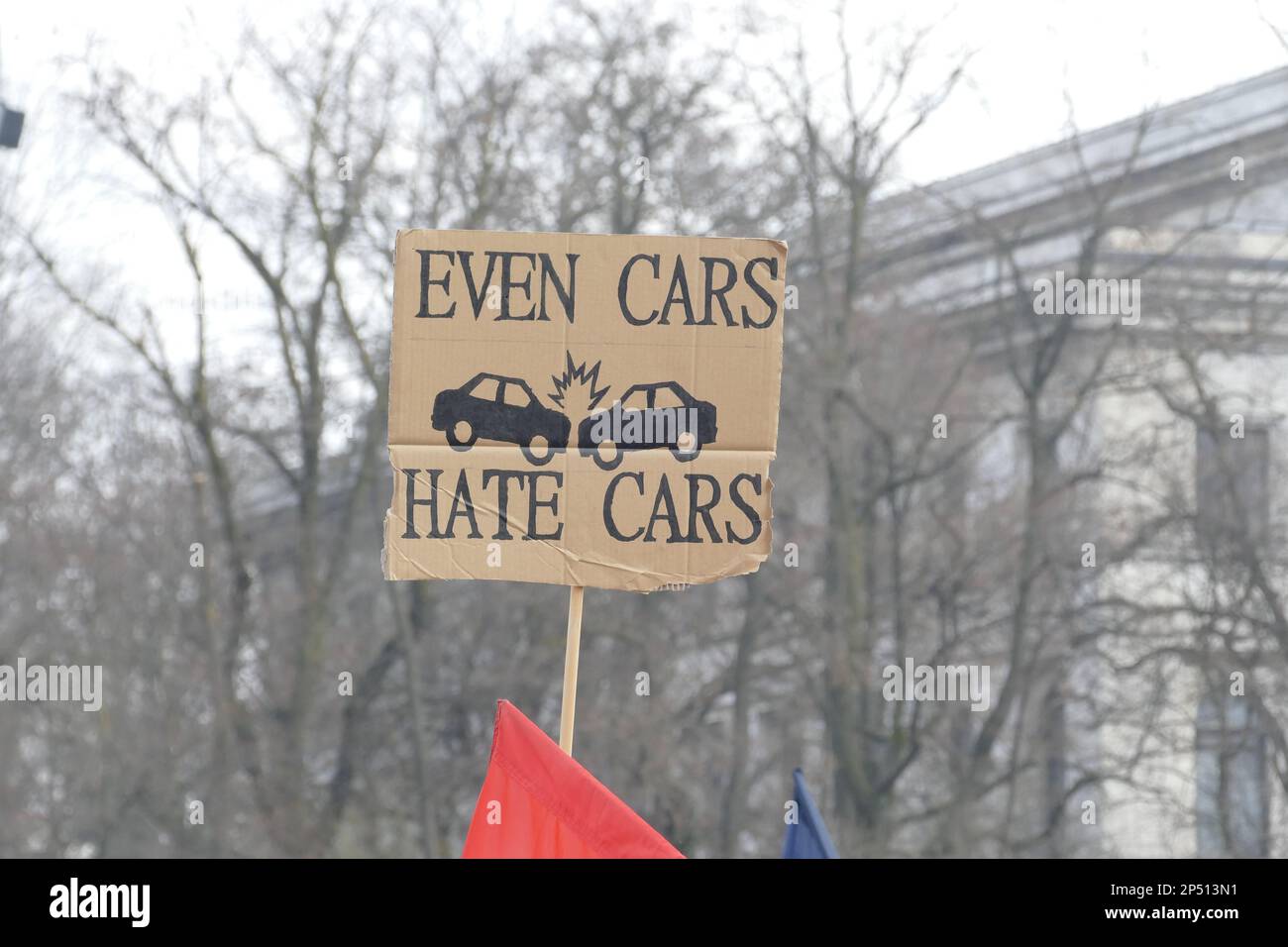 Monaco, 03.03.2023, protesta contro le automobili, venerdì per il futuro, giornata globale di protesta contro il cambiamento climatico, tema Banners clima, 25,000 partecipanti Foto Stock