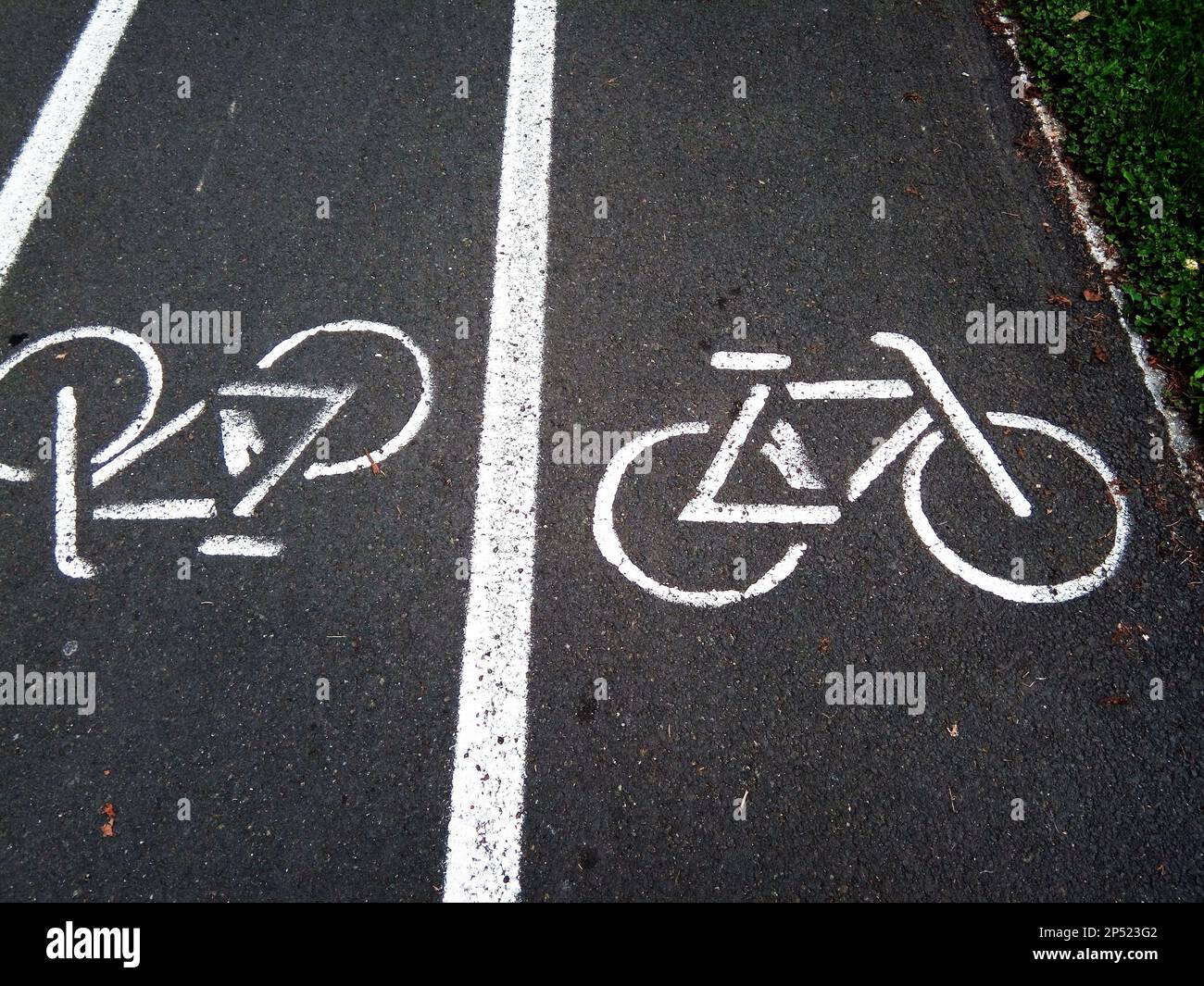 pista ciclabile in città Foto Stock