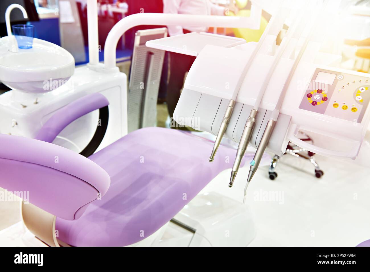 Sedia e strumenti sul posto di lavoro stomatologia Foto Stock