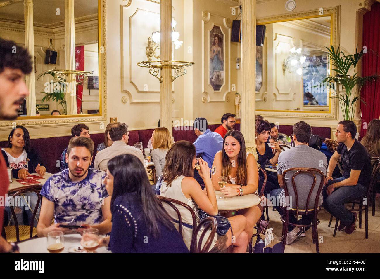 Cafe Manuela, Calle de San Vicente Ferrer 29, nel quartiere Malasana. Madrid, Spagna Foto Stock