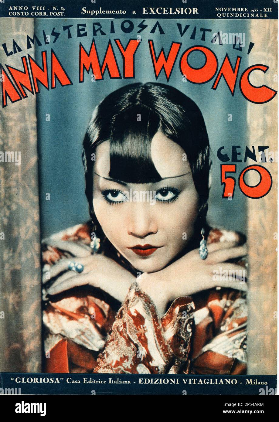 1933 , ITALIA : l'attrice cinematografica chino-americana ANNA MAY WONG ( 1907 - 1961 ) Numero speciale della rivista italiana fan - FILM MUTO - CINEMA MUTO - DARK LADY - DARK LADIES - VAMP - Deco - copertina di rivista cinematografica - copertina - MODA - moda ANNI TRENTA - '30 - orecchini - orecchino - orecchini - gioielli - gioielli - bijoux - gioiello - gioielli - sorriso - sorriso - mani - mani - misteri - visiera - anello - anelli - perla - perle - perle ---- Archivio GBB Foto Stock