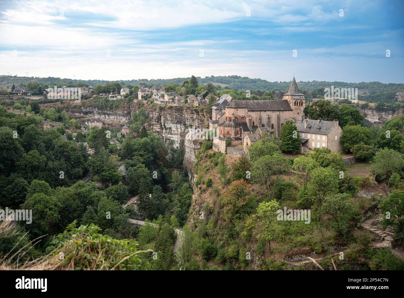 Canyon di Bozouls e la sua architettura in Aveyron, Francia Foto Stock