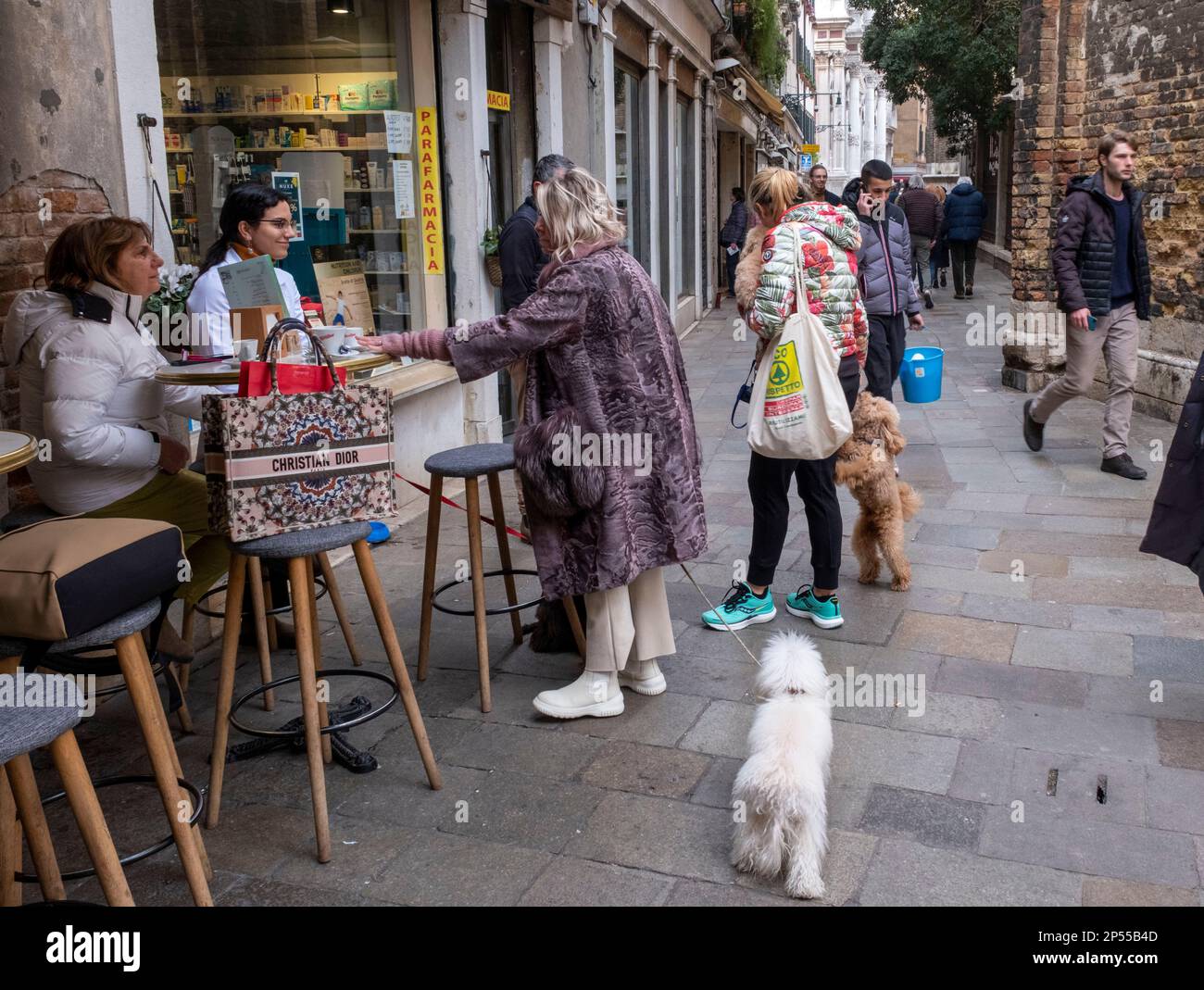 Street scene quartiere San Polo, Venezia, Italia Foto Stock