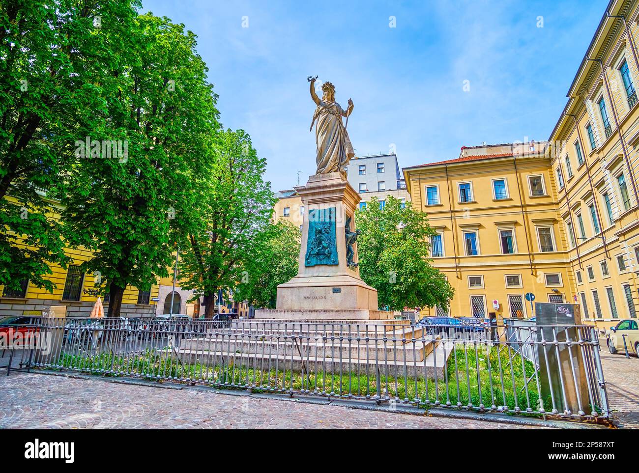 Il Monumento ai Caduti di Mentana (caduto di Mentana) in Piazza Mentana a Milano Foto Stock
