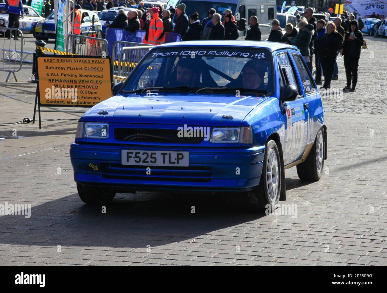 Concorrente Vauxhall Nova - vetture al Reed Group East Riding Stages Rally al via, mercato di Beverley’Saturday domenica 26 febbraio Foto Stock