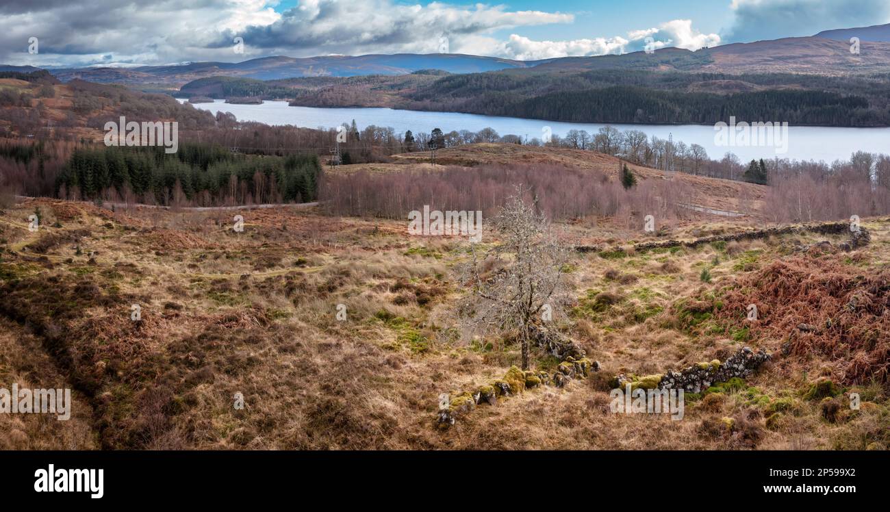 Daingean Clearance Village situato sopra Loch Garry è stato spopolato dal locale laird nel 1768, quando il crofting è stato sostituito da grande allevamento di pecore Foto Stock