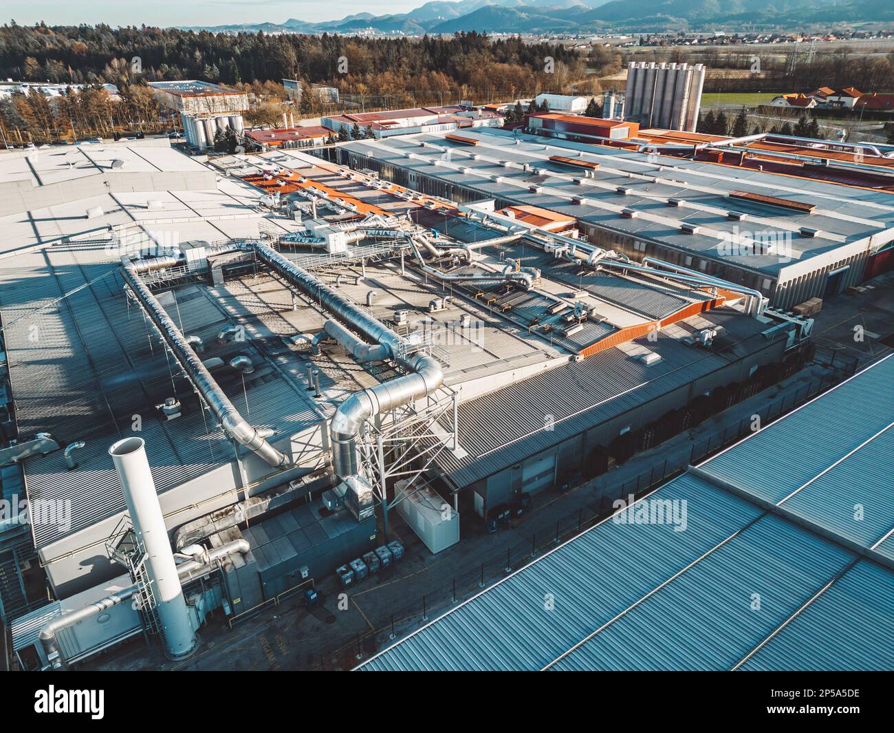 Veduta aerea del centro di distribuzione, centro logistico in Europa Foto Stock
