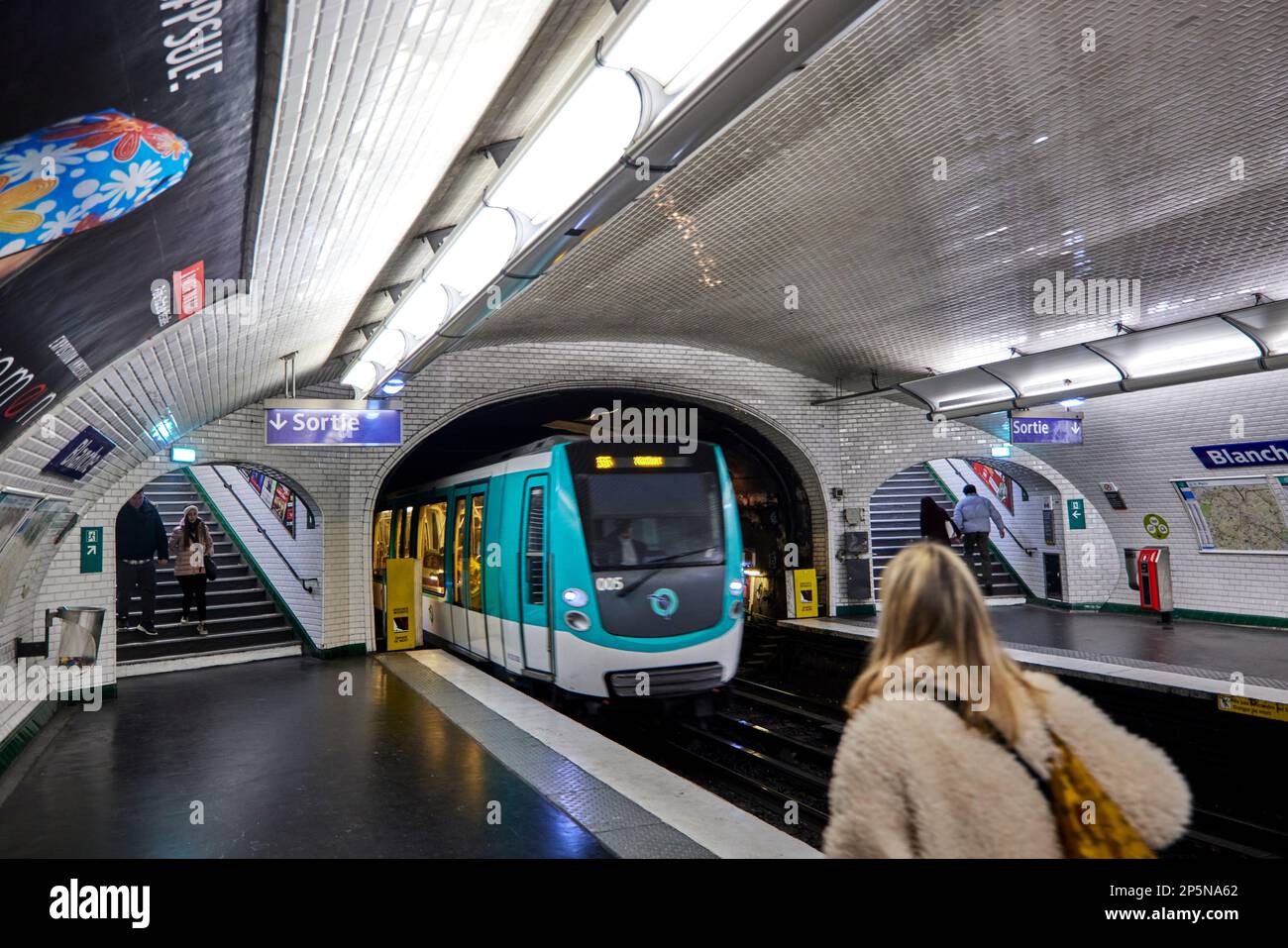 Linea ferroviaria metropolitana di Parigi Blanche Foto Stock