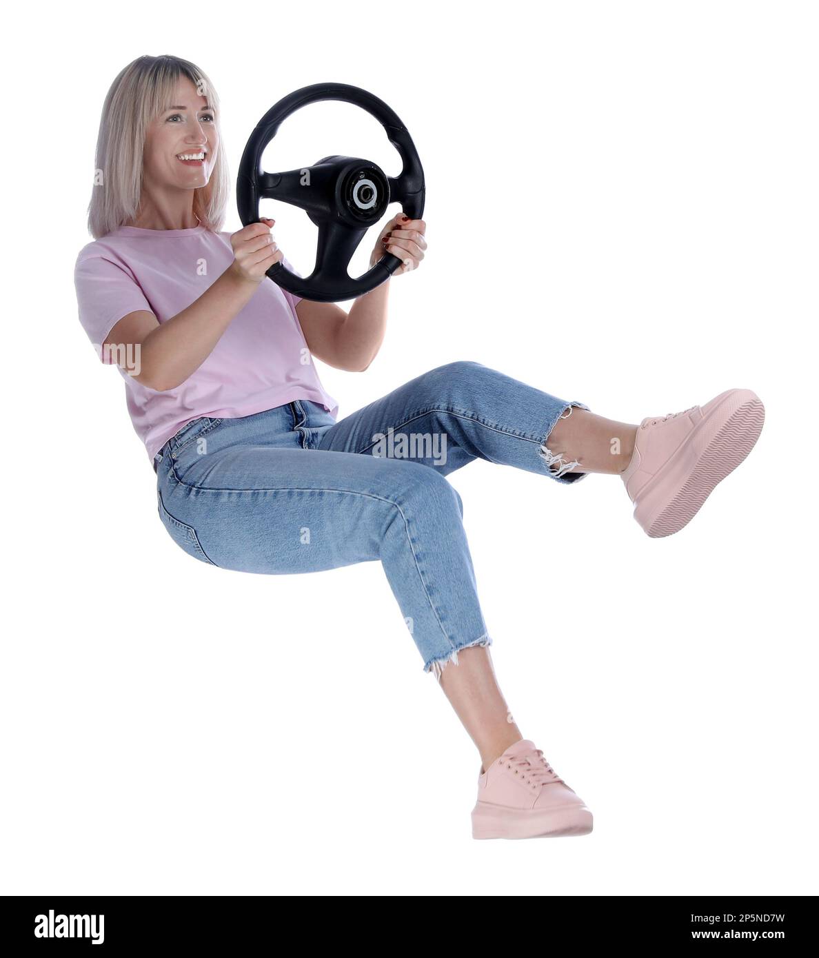 Donna felice con il volante su sfondo bianco Foto Stock