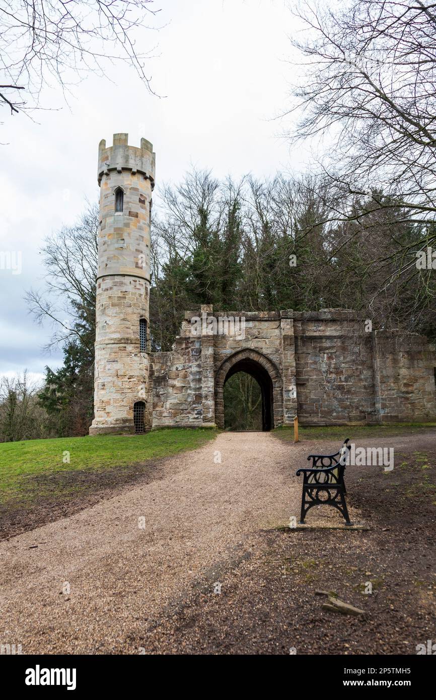 Le rovine gotiche in Hardwick Park, Sedgefield, Inghilterra, Regno Unito Foto Stock