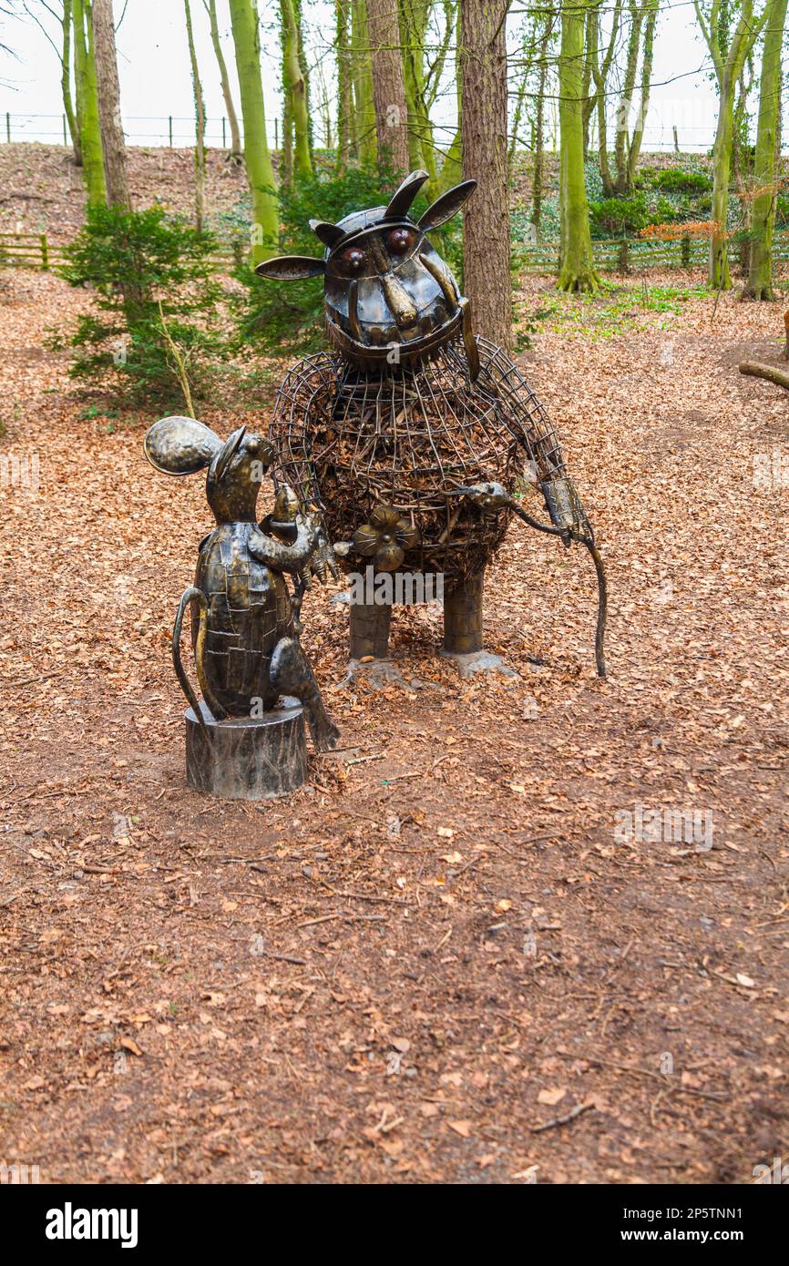Statue ispirate a Gruffalo a Hardwick Park, Sedgefield, Inghilterra, Regno Unito Foto Stock