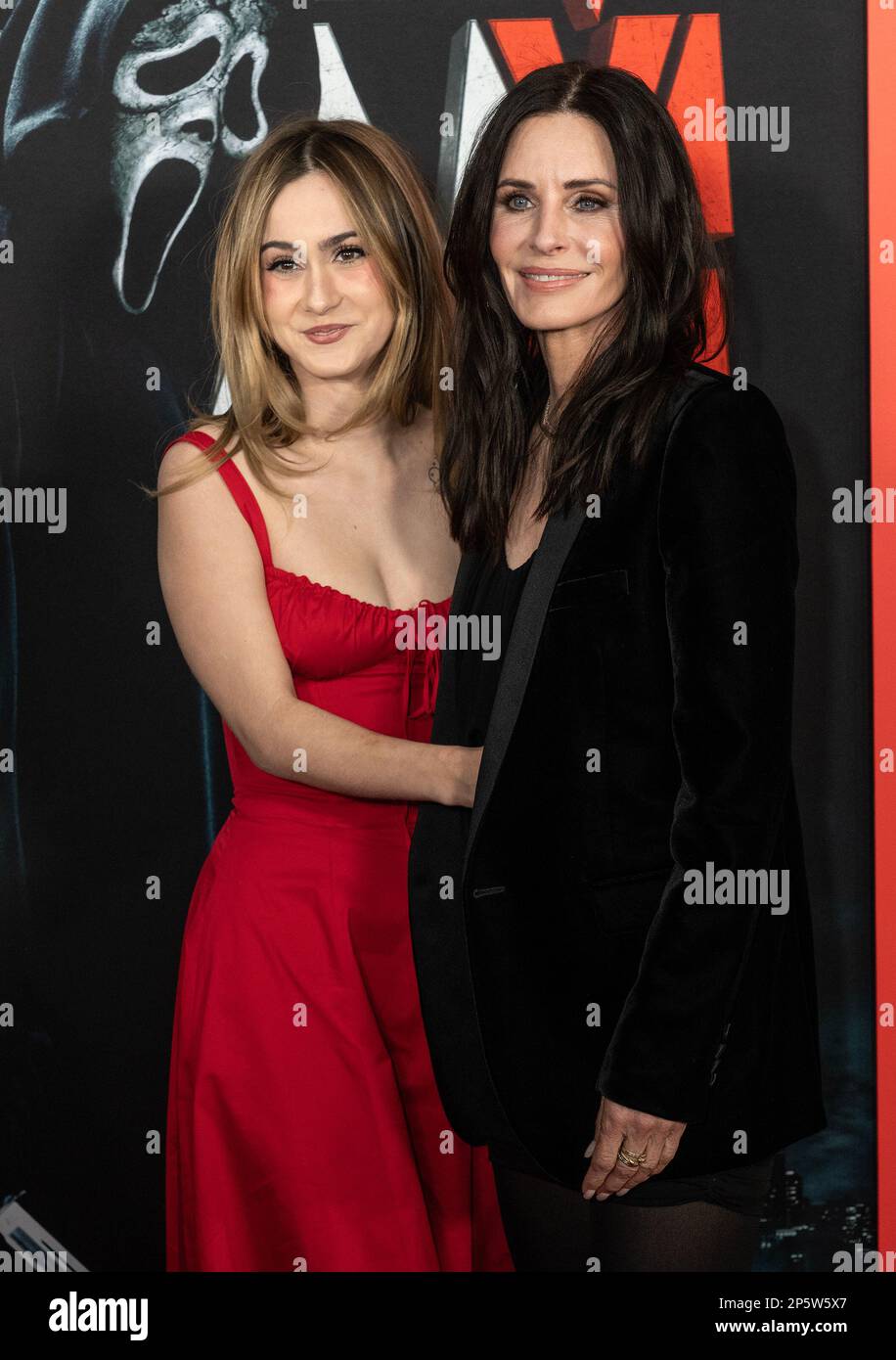 6 marzo 2023, New York, New York, Stati Uniti: Coco Arquette e Courteney Cox partecipano alla prima mondiale di ''Scream VI'' all'AMC Lincoln Square Theater (Credit Image: © Lev Radin/Pacific Press via ZUMA Press Wire) SOLO PER USO EDITORIALE! Non per USO commerciale! Foto Stock