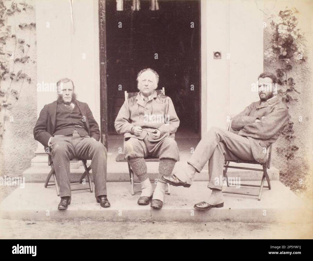 Rupert Potter, John Everett Millais e un uomo non identificato a Dalguise, da un album di Sir John Everett Millais, Artist Unknown Foto Stock