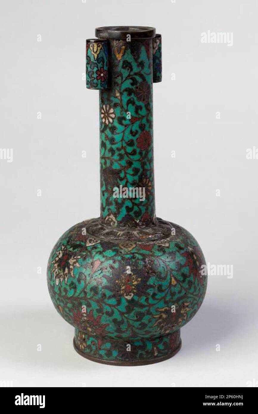 Vaso 'Arrow' di smalto cinese cloisonné, dinastia Qing, periodo Kangxi, 1662-1722 Foto Stock