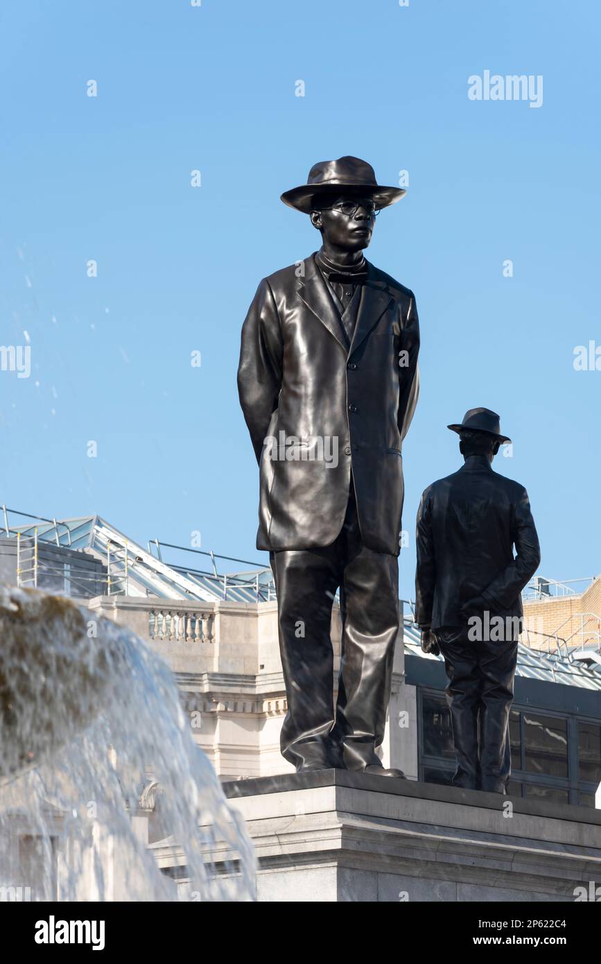 Quarta statua del predicatore Battista e pan-africano John Chilembwe e del missionario europeo John Chorley a Trafalgar Square, Londra Foto Stock