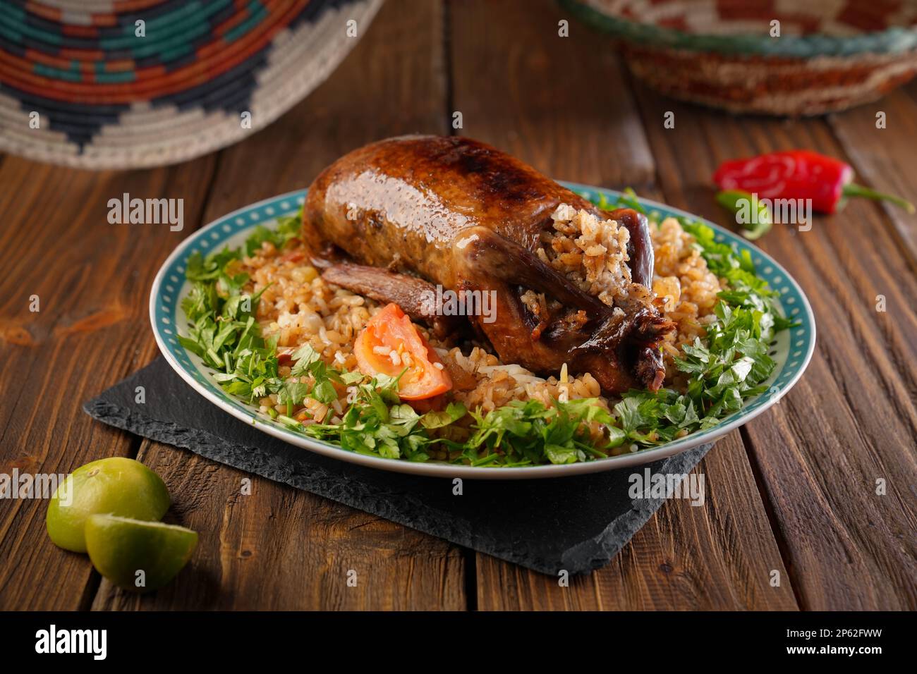 Cucina araba; tradizionale piccione egiziano farcito o 'Hamam Mahshi' piatto, cibo egiziano. Foto Stock