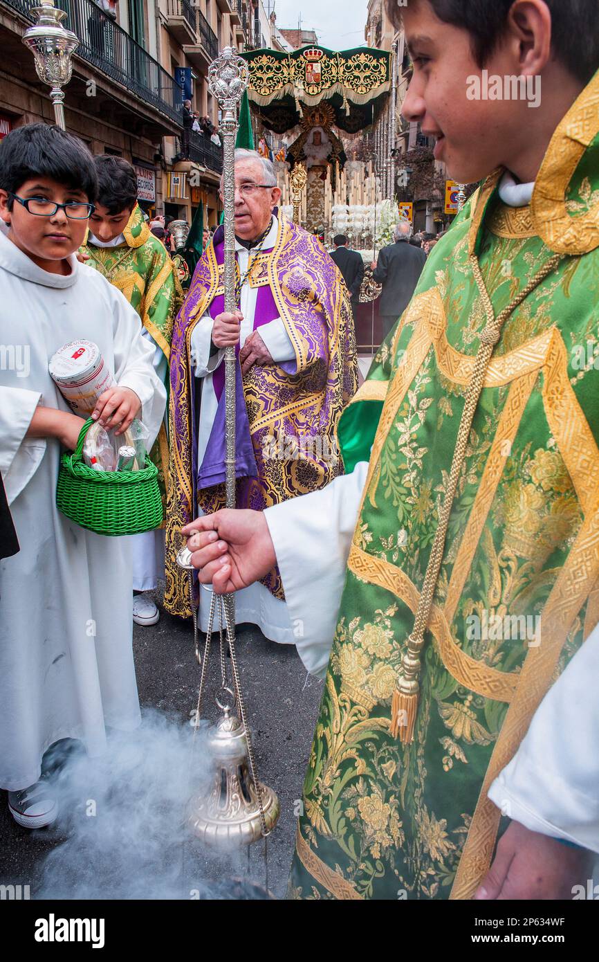 Presbiteri e altari in processione, siesterhood di JesÃƒÂºs del Gran Poder y virgen de la Macarena, Venerdì Santo, settimana di Pasqua, Ospedale carrer, Barcelo Foto Stock