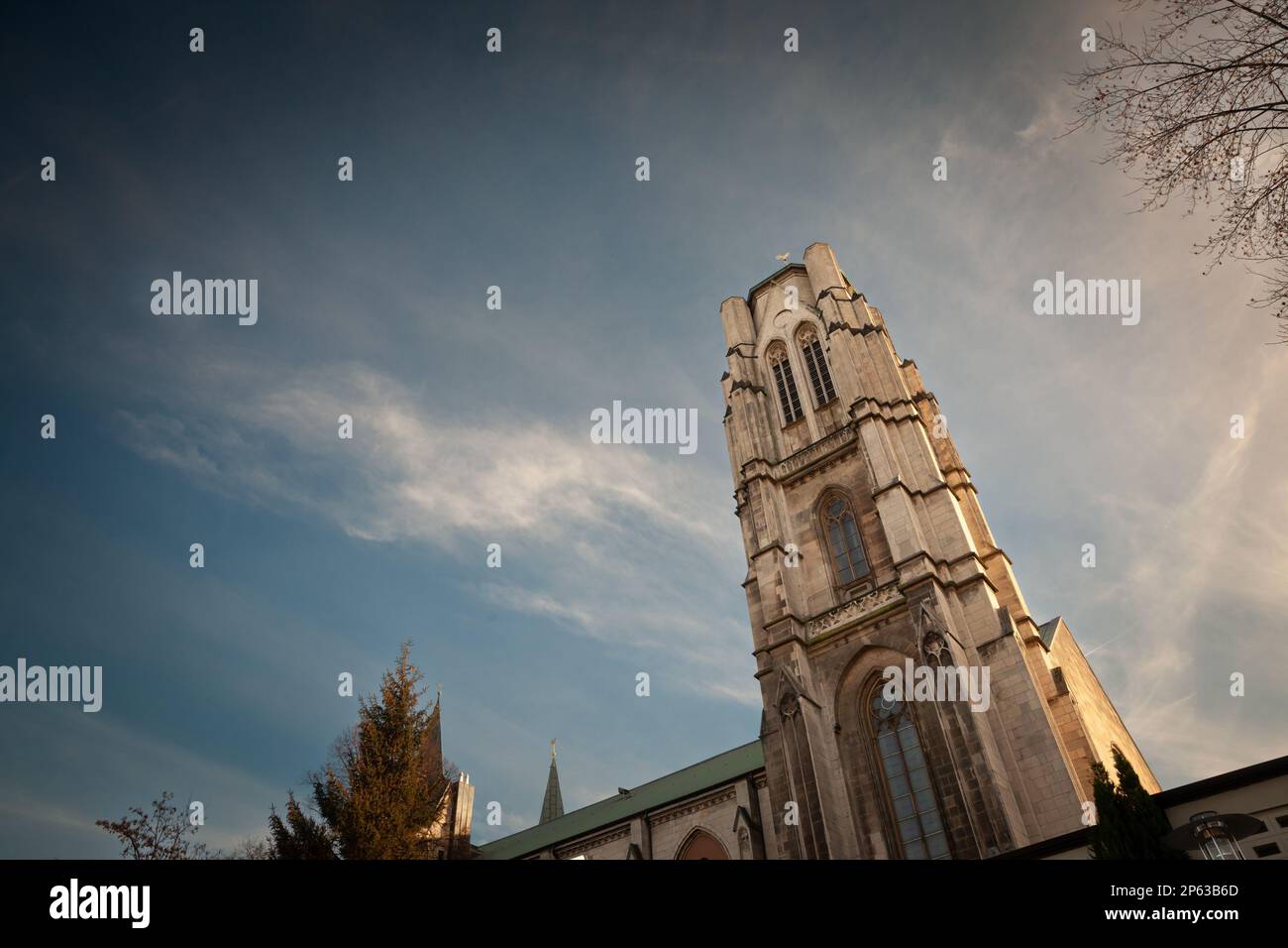 Foto del chuch di Sankt Gertrud Kirche a Essen, Germania. St Gertrud è una chiesa parrocchiale cattolica nel nord del centro di Essen , che è stato reb Foto Stock