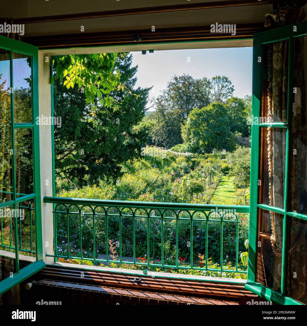 una vista sulla casa di monet e sui giardini di monet che spesso dipinse Foto Stock