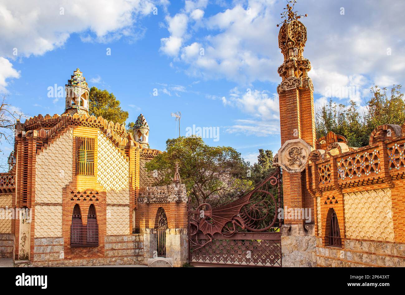 Pavellons de la Finca Güell, di Antonio Gaudi. Barcellona. La Catalogna. Spagna Foto Stock