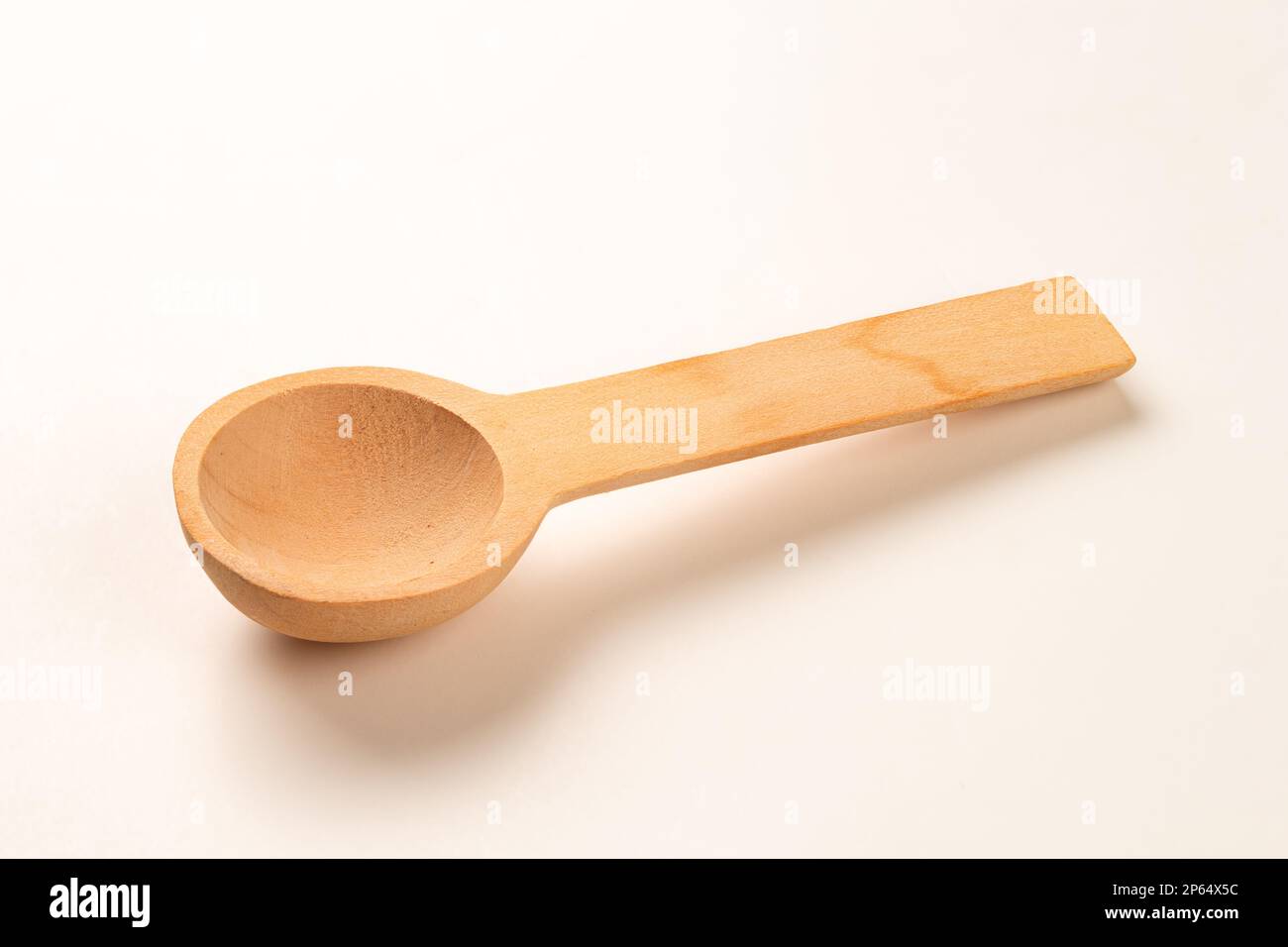 Misurino in legno tradizionale su bianco Foto Stock