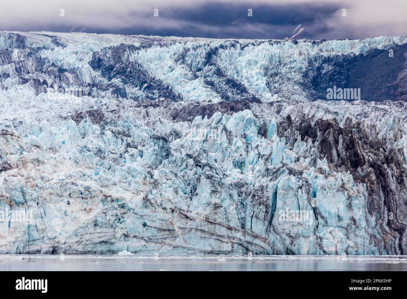 Una vista del ghiacciaio Margerie nella catena del Fairweather, del Glacier Bay National Park, dell'Alaska sudorientale, degli Stati Uniti d'America, del Nord America Foto Stock