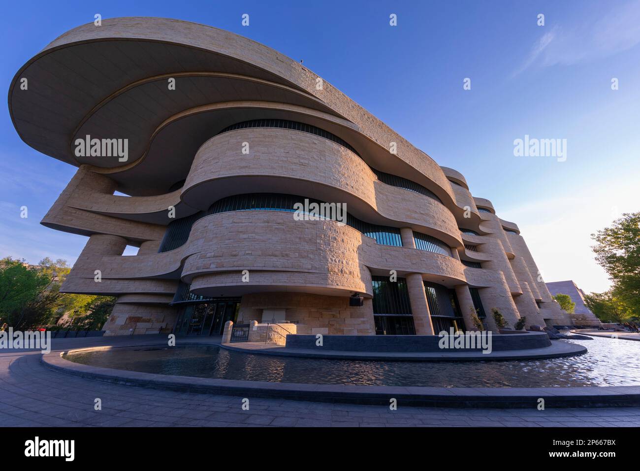 Lo Smithsonian Institution National Museum of the American Indian on the National Mall, Washington, D.C., Stati Uniti d'America, Nord America Foto Stock