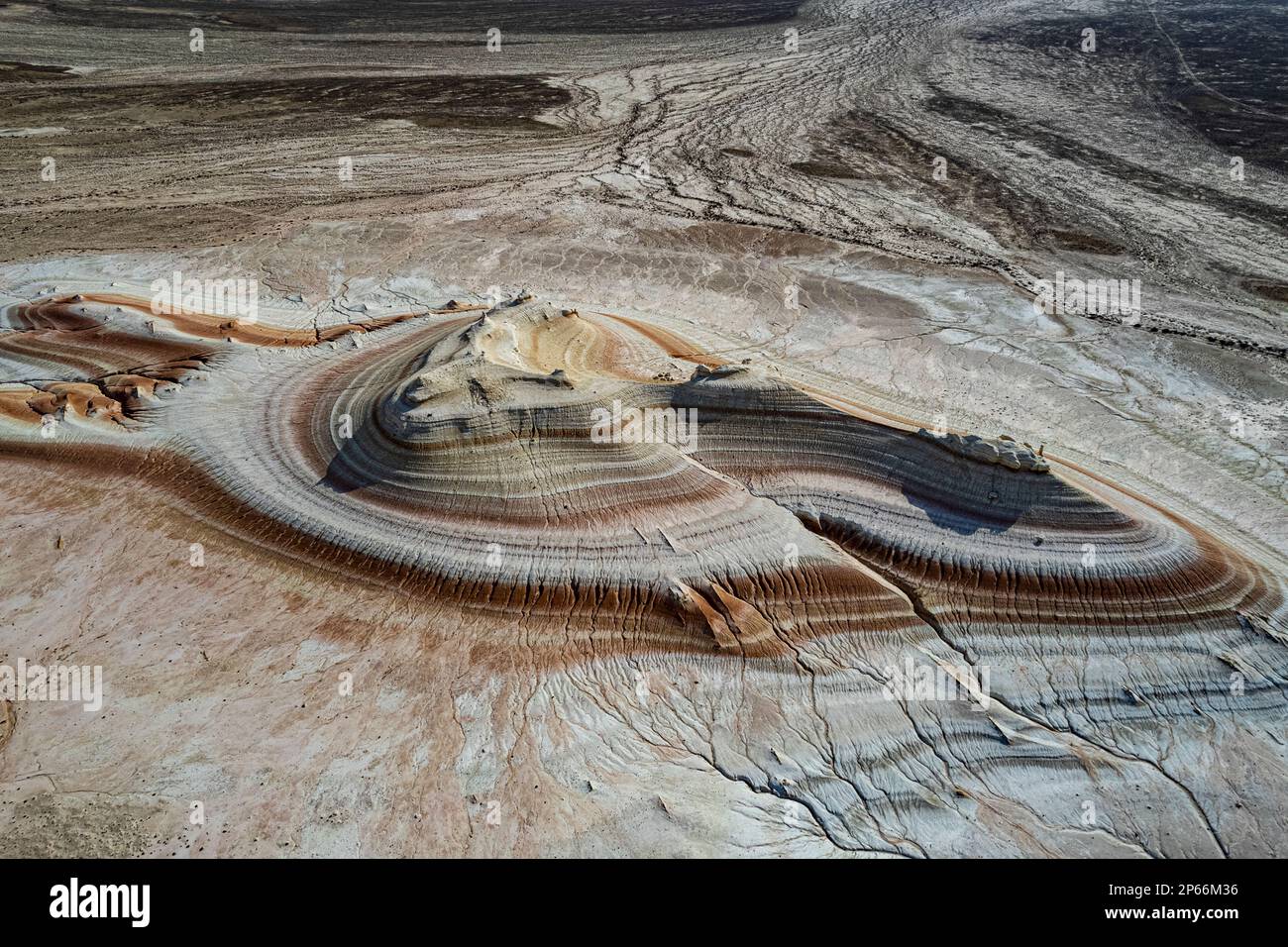 Antenna di strati multicolore di arenaria, Kyzylkup, Mangystau, Kazakistan, Asia centrale, Asia Foto Stock